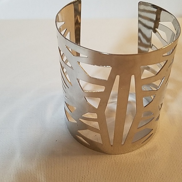 Felt's Fun Finds Jewelry - Cuff 3 1/2" wide Silver Tone Bracelet Adj